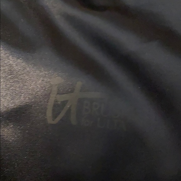 BRAND NEW- IT Cosmetics make-up brush set - Picture 2 of 4